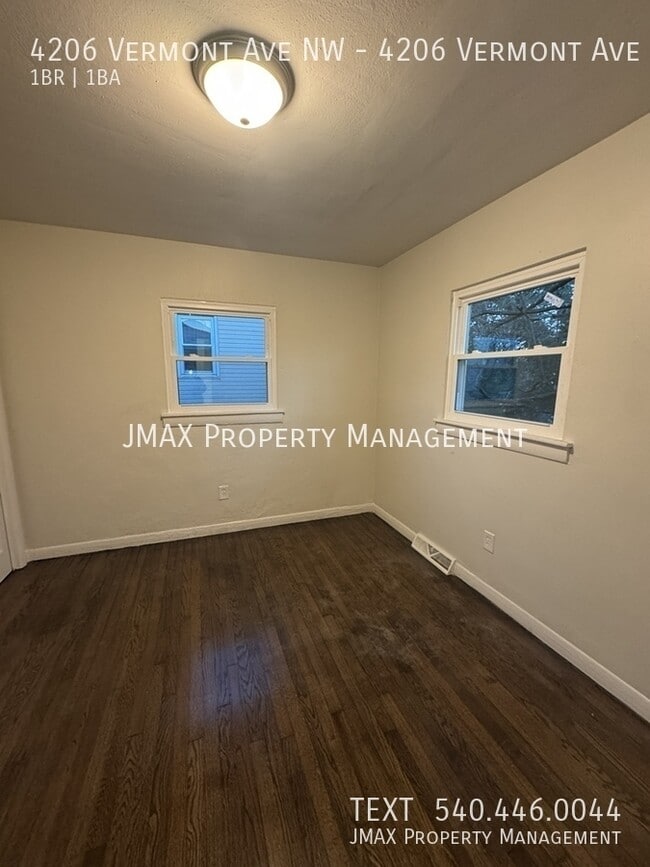 Building Photo - 4206 Vermont Ave NW