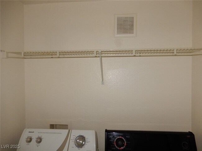 Building Photo - 75 N Valle Verde Dr