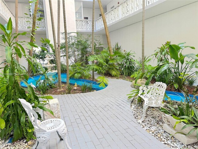 Building Photo - 9700 E Bay Harbor Dr