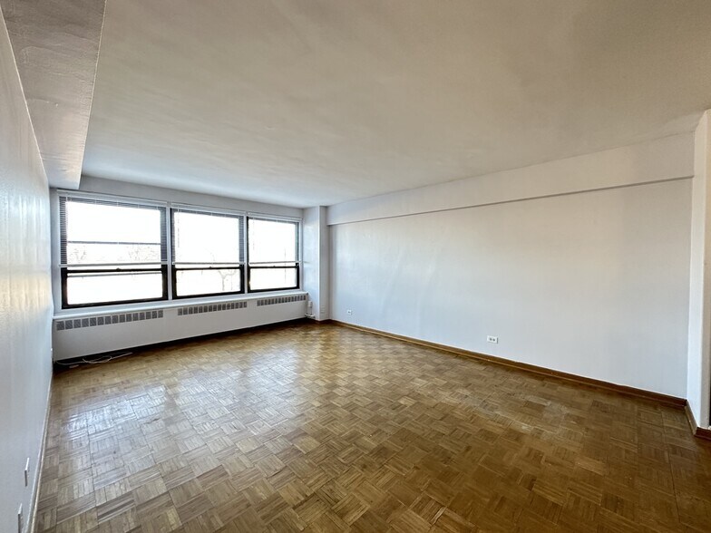 Building Photo - 4180 N Marine Dr