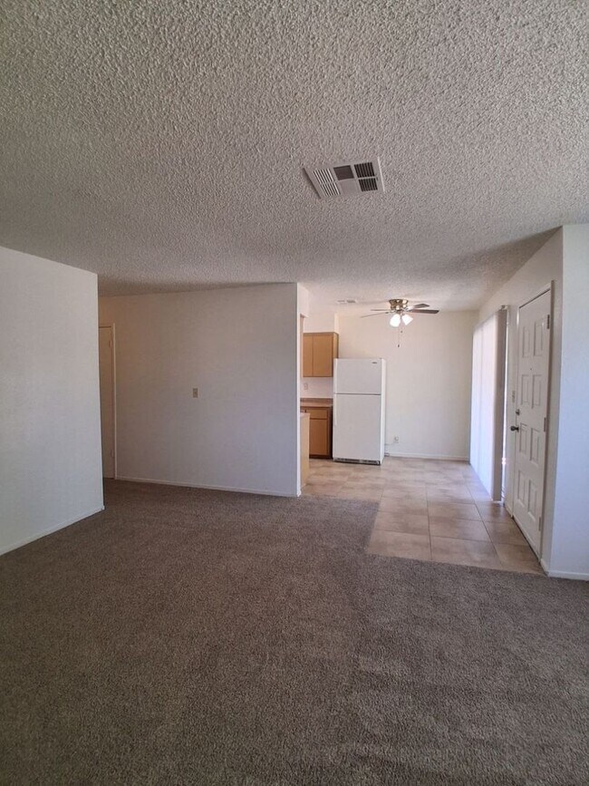 Building Photo - 3037 W Pontiac Way
