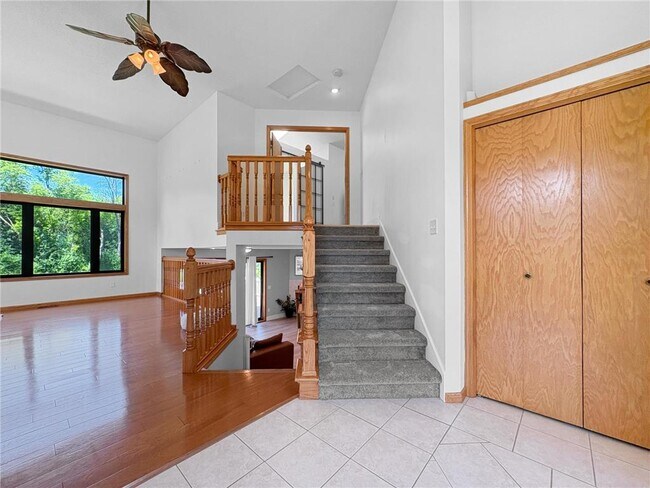 Building Photo - 717 Ashley Dr