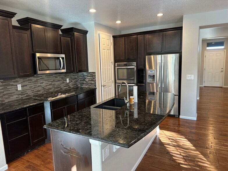 Building Photo - 14992 Rider Pl
