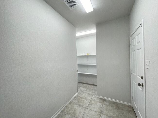 Building Photo - 1816 Cow House Ct