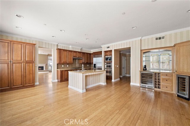 Building Photo - 6001 Crescent Park E