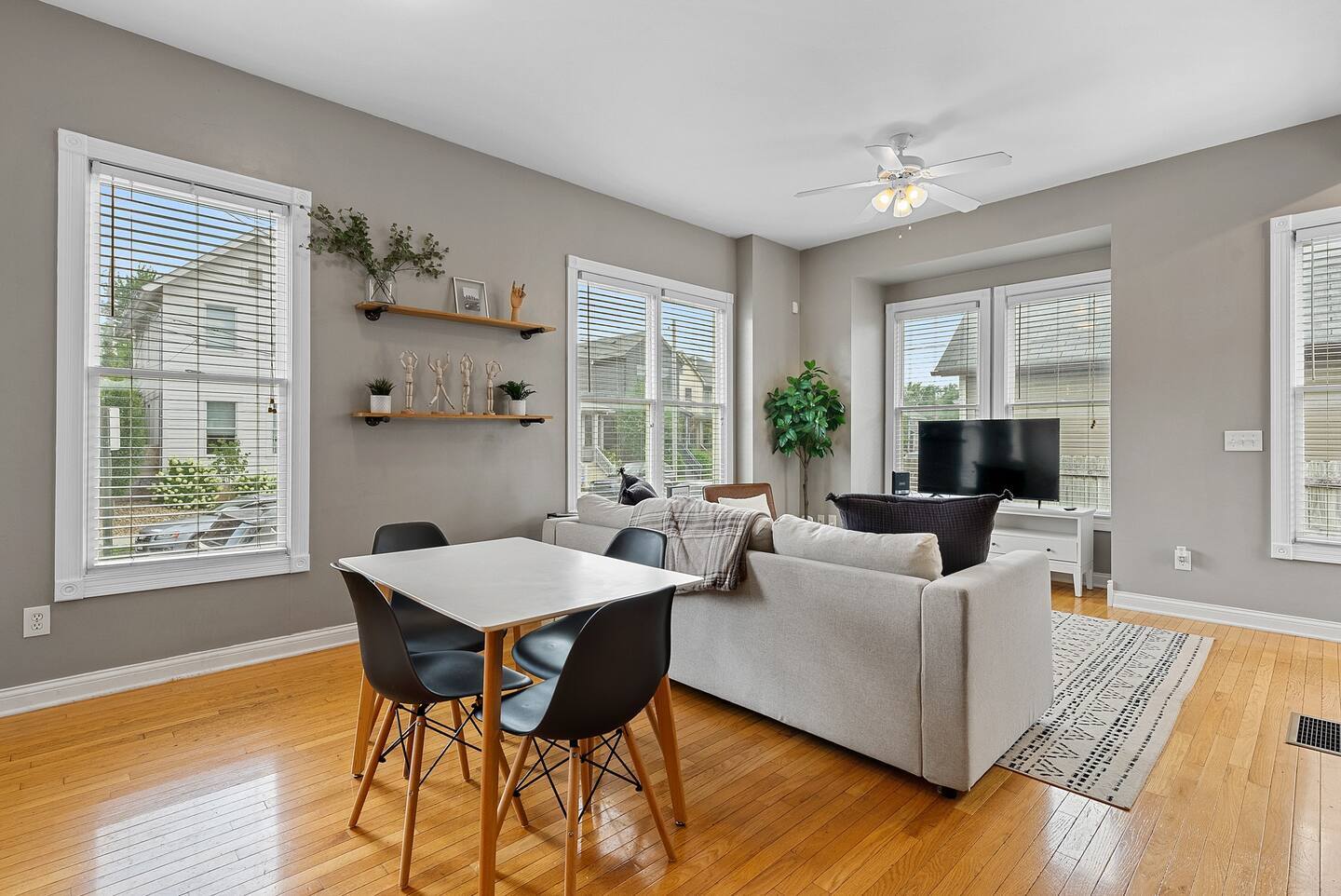 Building Photo - 950 N 6th St