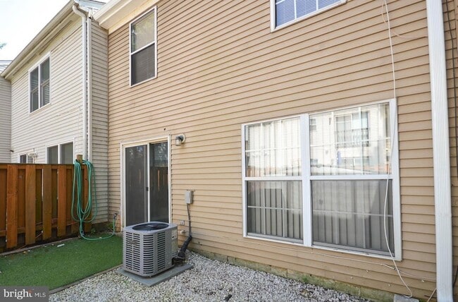 Building Photo - 14902 London Ln