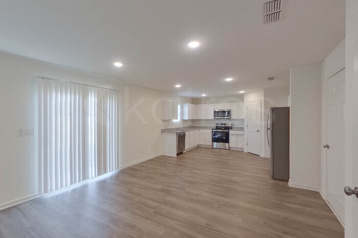 Building Photo - 109 Flat Rock Ml Trl