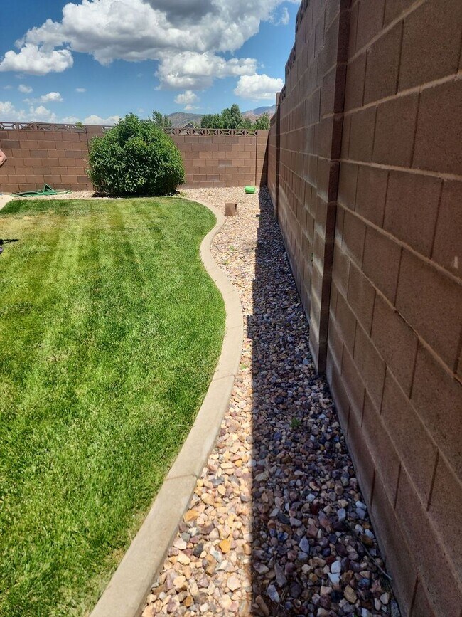 Building Photo - Pet Friendly Southern View Townhome Applic...