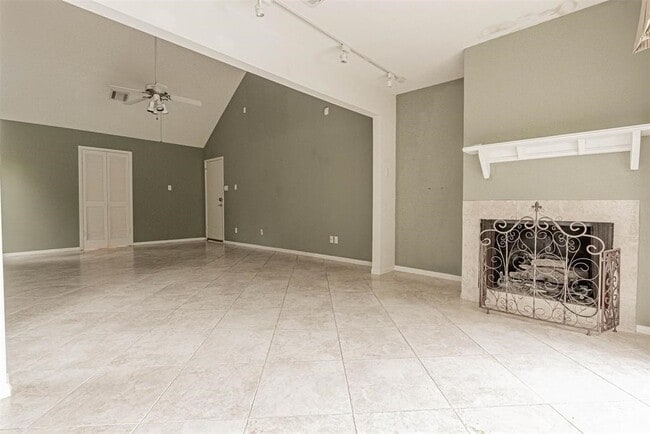 Building Photo - 13103 Rincon Dr