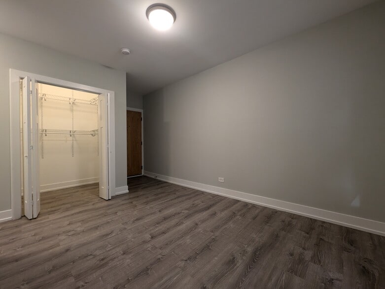 Building Photo - 711 W Brompton Ave