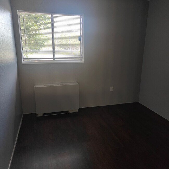 Building Photo - SHORT TERM RENTAL! 3BR/1.5BA Condo Walking Distance to CU