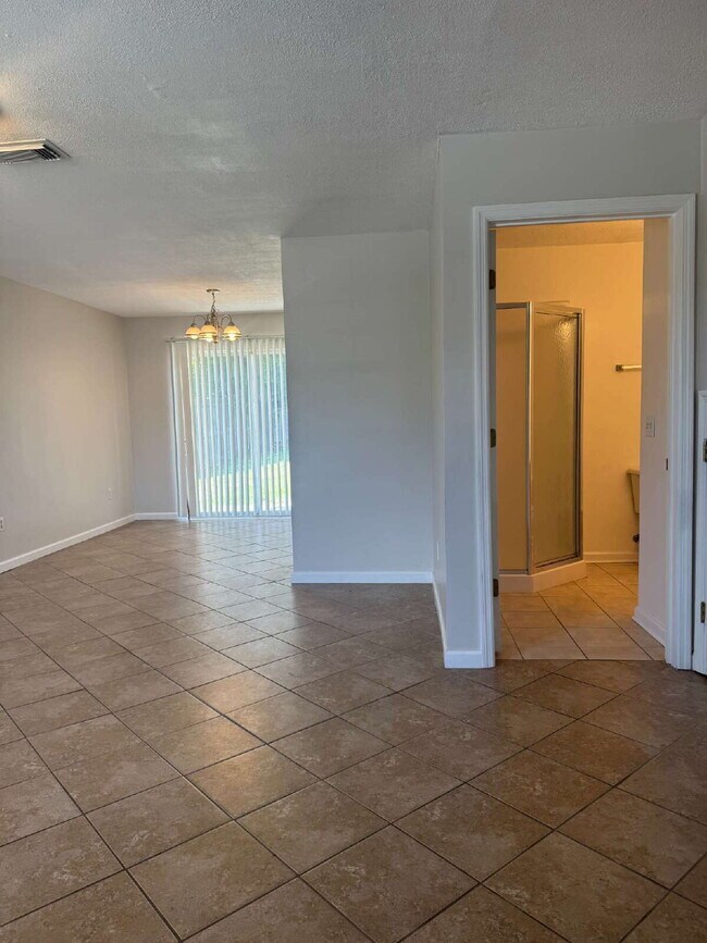Building Photo - "Coastal Comfort Awaits: Charming 2-Bed, 2...