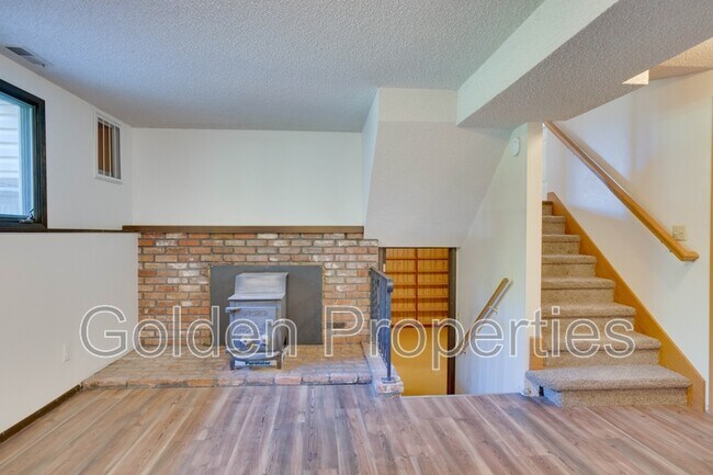 Building Photo - 1823 E Wilbur Ave