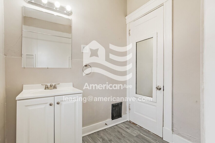 Building Photo - 1014 Parkson Pl