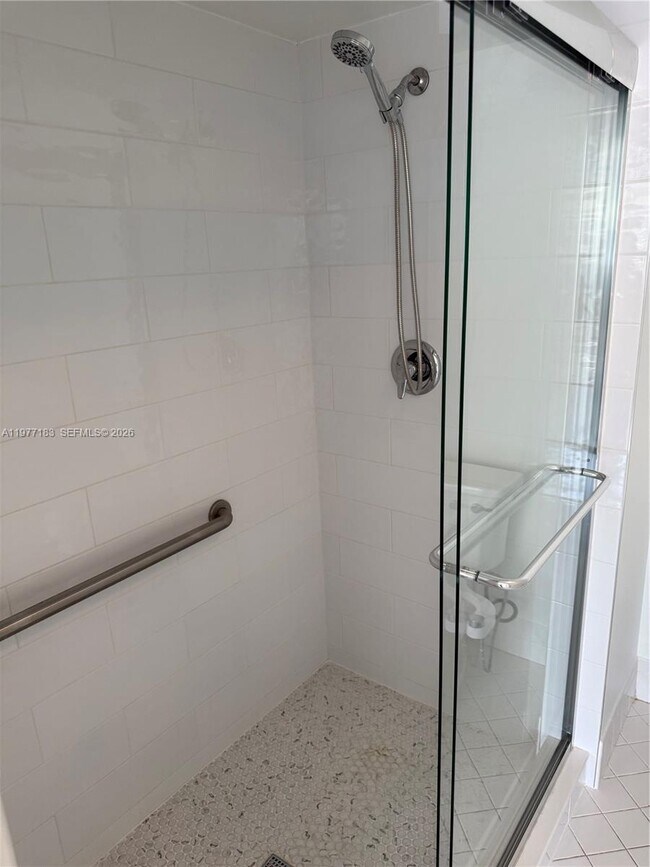 Building Photo - 550 SW 137th Ave