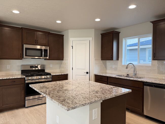 Building Photo - 10096 Longtail Dr