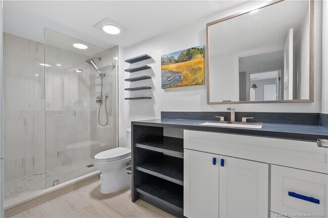 Building Photo - 6162 SE Riverboat Dr