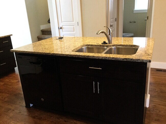 Building Photo - Boise, 3Bd/2.5Bth/2Car, 1743Sqft, Greenbriar Commons Subdivision