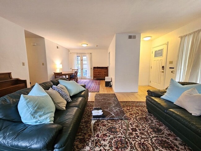 Building Photo - Charming 3 Bedroom Home in Southgate Neigh...