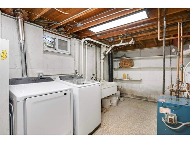 Building Photo - 1334 Hillcrest Dr NE