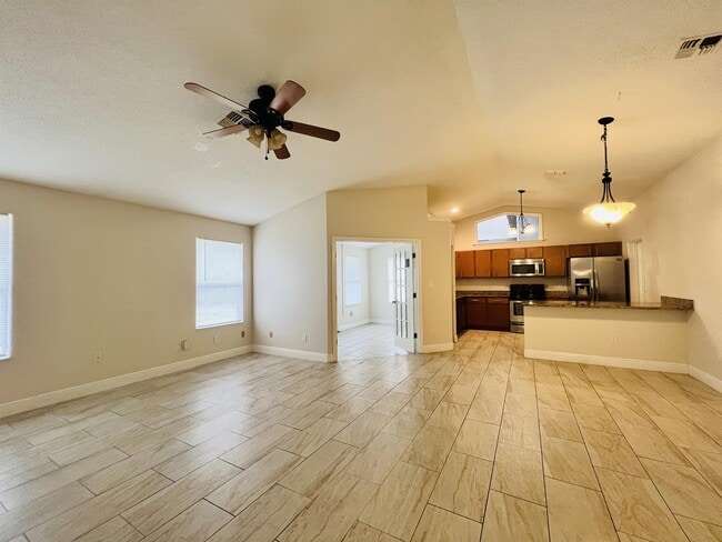 Building Photo - 612 Sherwood Oaks Cir