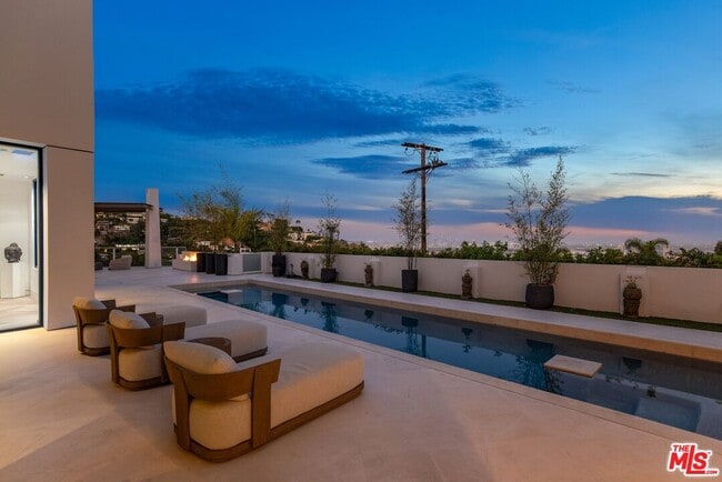 Building Photo - 9405 Sierra Mar Pl