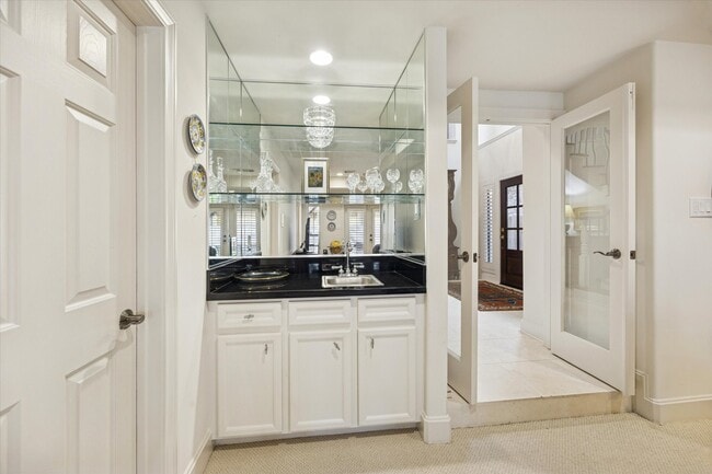 Building Photo - 2643 Westgate Dr