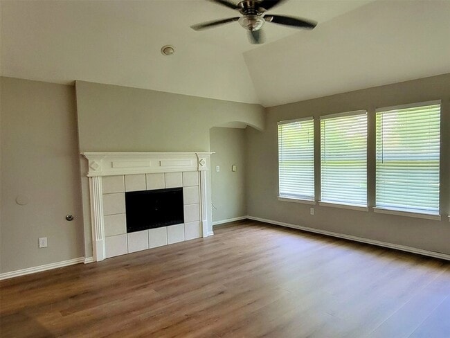 Building Photo - 618 Rivercove Dr