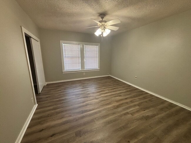 Building Photo - Charming 3 bedroom 2 bath home