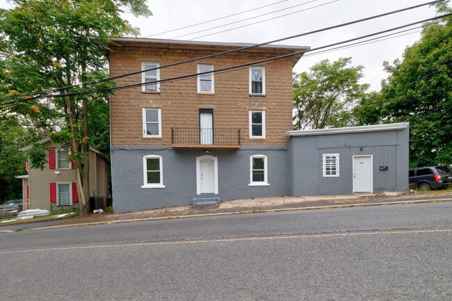 Primary Photo - 45 Long Hill Rd