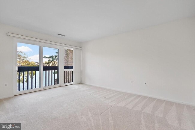 Building Photo - 2006 Lakebreeze Way