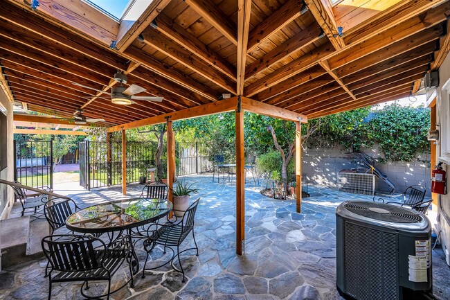 Lovely covered patio - 1029 N California St