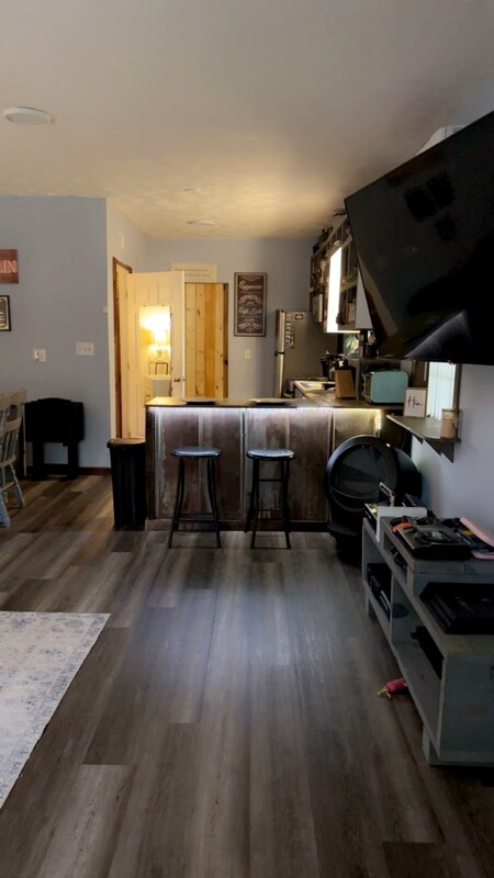 Building Photo - 1033 Coops Rd
