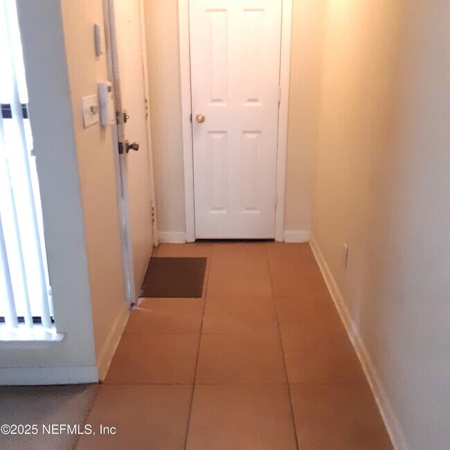 Building Photo - 2802 Wood Hill Dr