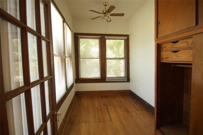 Building Photo - 1107 W 22nd St