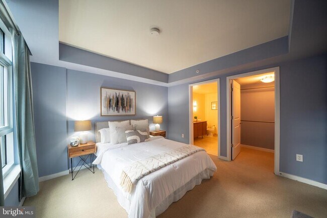 Building Photo - 1025 1st St SE