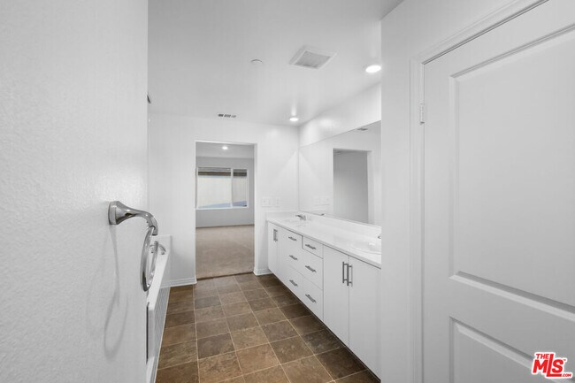Building Photo - 2311 Blue Elm Rd