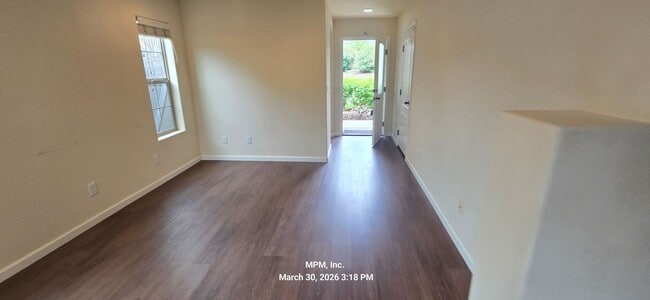 Building Photo - 3 bed 2 bath north end of town