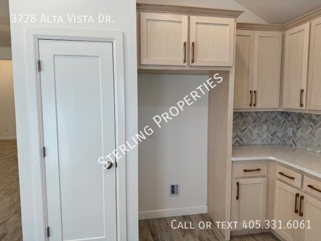 Building Photo - 3728 Alta Vis Dr