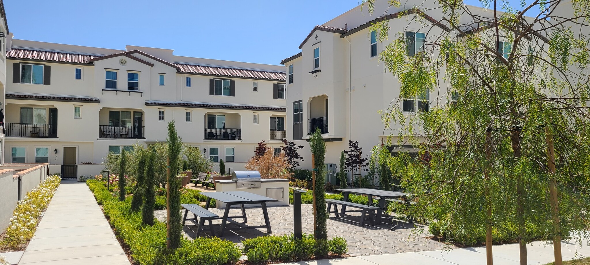 Community public area - 726 Rockview Rd