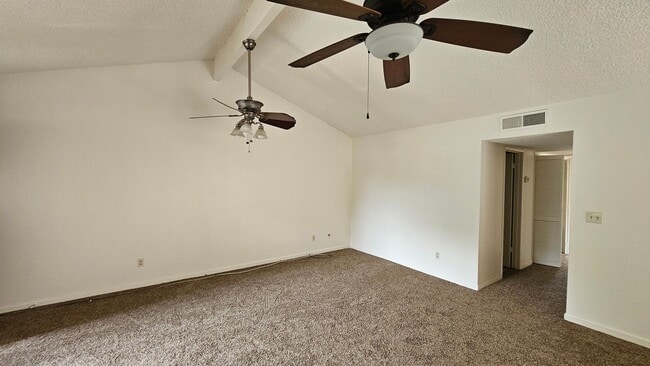 Building Photo - Available Now | 3 bd 2 ba Townhome