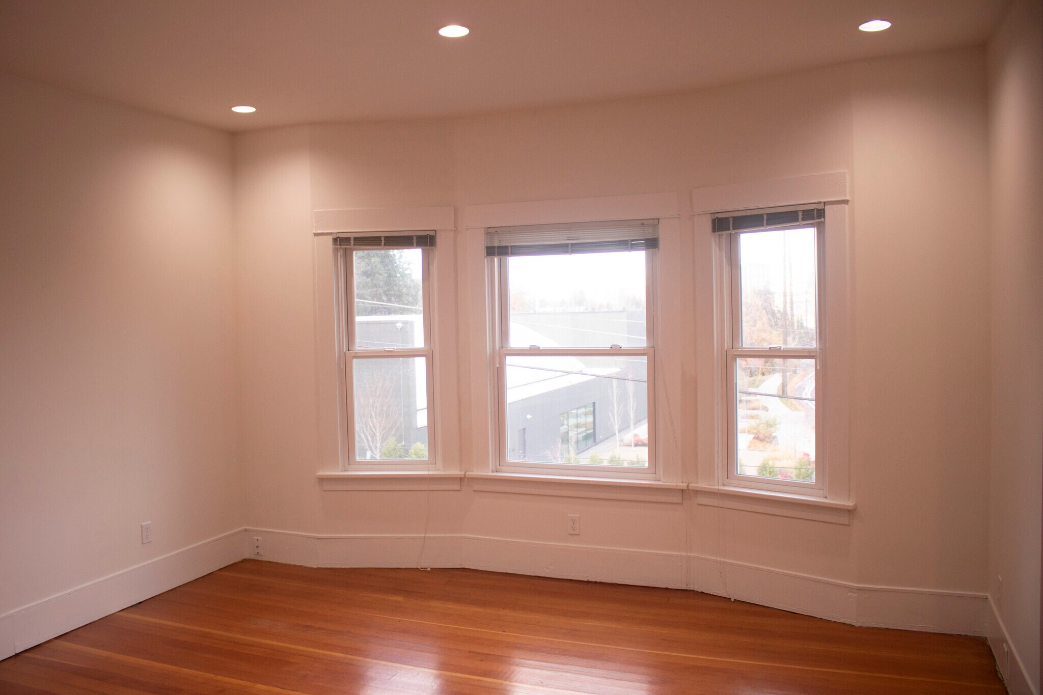 Building Photo - 2905 SW 4th Ave