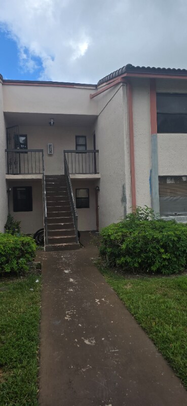 Building Photo - 900 NE 209th Terrace
