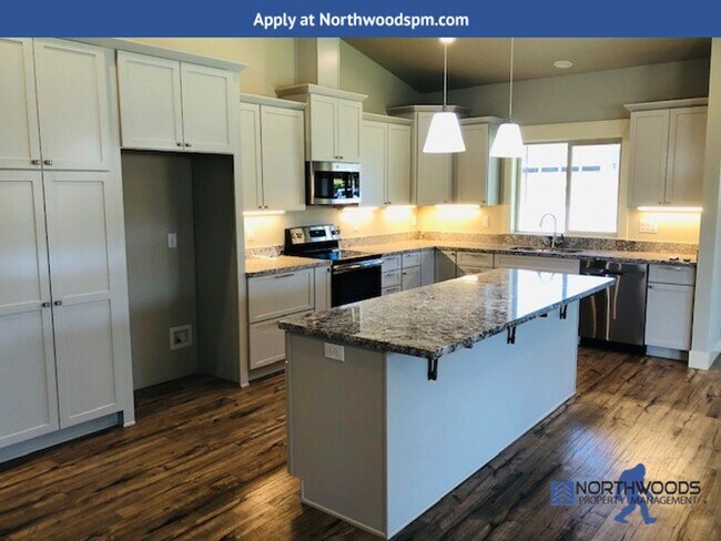 Building Photo - Newer Home Built 2020~ Walking distance to...