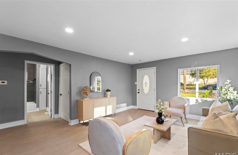 Building Photo - 3221 Suncrest Ave