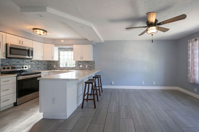 Building Photo - 902 NE 34th St