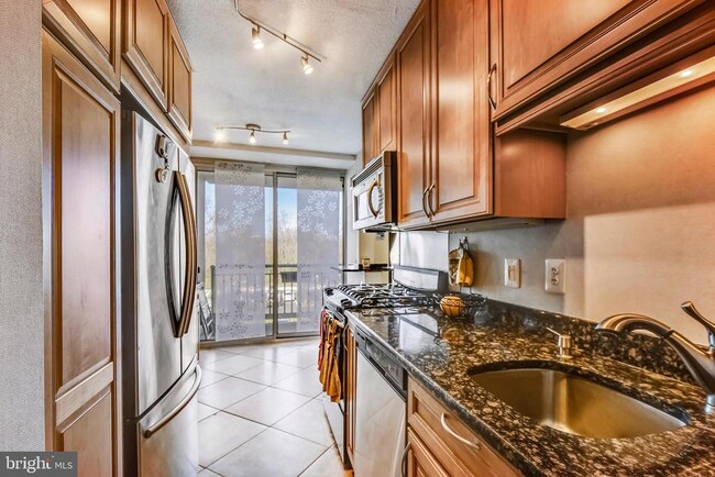 Building Photo - 501 Slaters Ln
