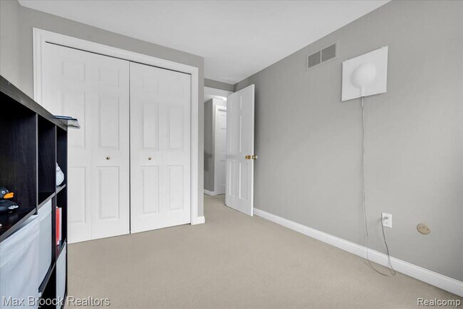 Building Photo - 1613 Brentwood Dr