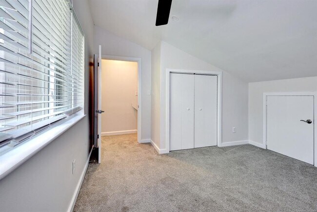 Building Photo - 106 Harrops Glen
